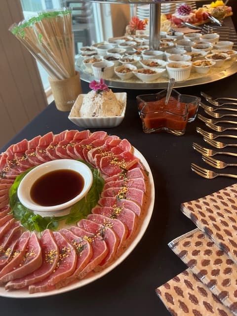 Sesame-crusted tuna tataki